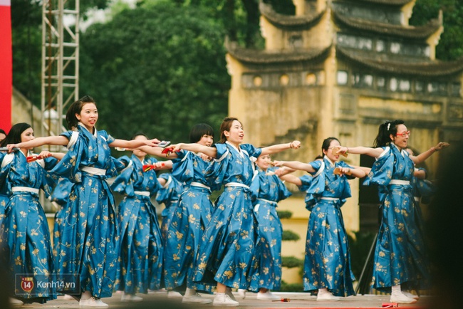 Cuối tuần n&agrave;y, c&aacute;c bạn trẻ H&agrave; Nội lại rủ nhau tới Lễ hội hoa anh đ&agrave;o - Ảnh 16.