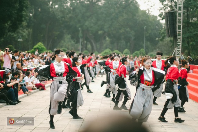 Cuối tuần n&agrave;y, c&aacute;c bạn trẻ H&agrave; Nội lại rủ nhau tới Lễ hội hoa anh đ&agrave;o - Ảnh 18.