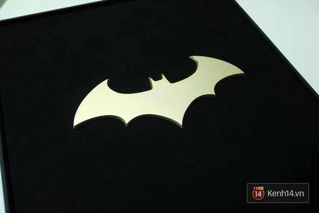 Batman thắng Superman l&agrave; nhờ chiếc smartphone m&agrave;u đen n&agrave;y - Ảnh 6.