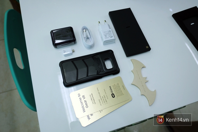 Batman thắng Superman l&agrave; nhờ chiếc smartphone m&agrave;u đen n&agrave;y - Ảnh 2.
