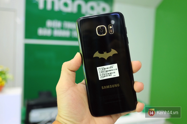 Batman thắng Superman l&agrave; nhờ chiếc smartphone m&agrave;u đen n&agrave;y - Ảnh 10.