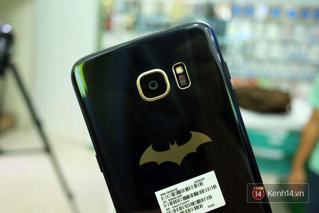 Batman thắng Superman l&agrave; nhờ chiếc smartphone m&agrave;u đen n&agrave;y - Ảnh 11.