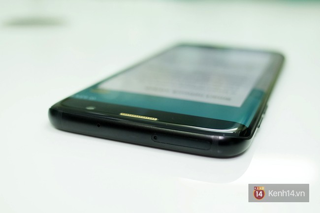 Batman thắng Superman l&agrave; nhờ chiếc smartphone m&agrave;u đen n&agrave;y - Ảnh 12.