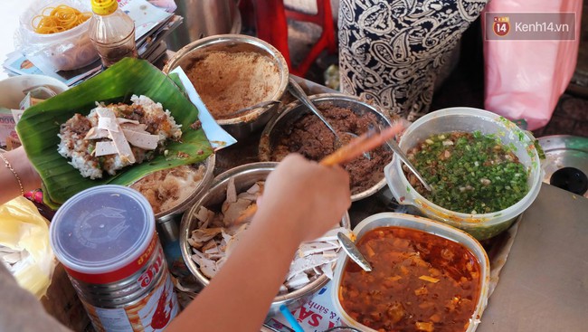 Vừa ăn vừa kh&oacute;c với m&oacute;n x&ocirc;i cay gần 50 năm lu&ocirc;n h&uacute;t kh&aacute;ch ở S&agrave;i G&ograve;n - Ảnh 2.