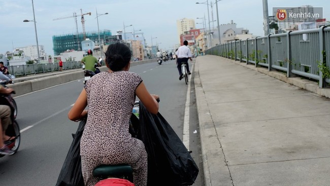 Cùng mẹ lượm ve chai khắp Sài Gòn, cậu học trò lớp 12 vẫn mang về nhiều thành tích đáng nể - Ảnh 5.