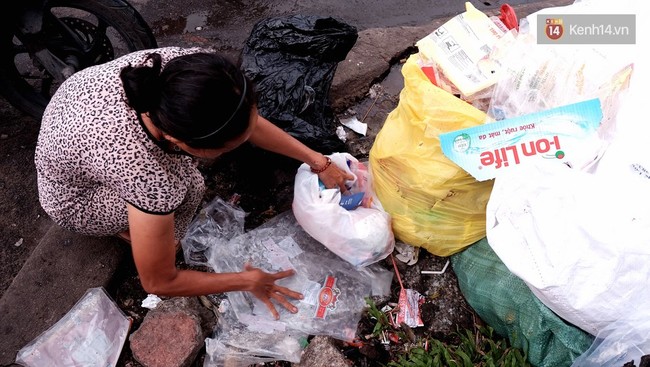 Cùng mẹ lượm ve chai khắp Sài Gòn, cậu học trò lớp 12 vẫn mang về nhiều thành tích đáng nể - Ảnh 2.