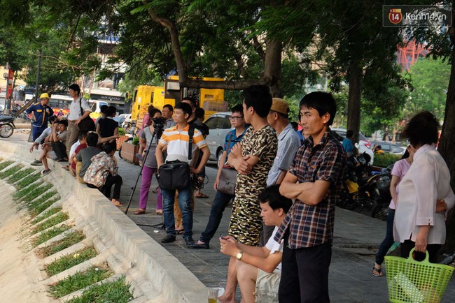 Hà Nội: Nạo hút hồ Ngọc Khánh sau 1 tháng “tra tấn” người dân bằng mùi hôi thối - Ảnh 10.
