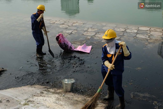 Hà Nội: Nạo hút hồ Ngọc Khánh sau 1 tháng “tra tấn” người dân bằng mùi hôi thối - Ảnh 12.