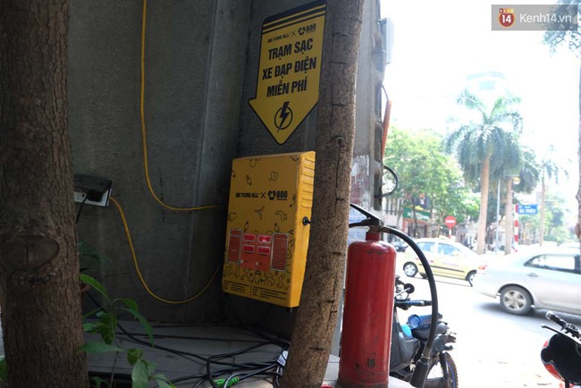 Cận cảnh những trạm sạc xe đạp điện miễn phí đầu tiên ở Hà Nội - Ảnh 4.