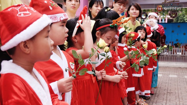 Món quà Giáng sinh ấm áp dành cho nữ sinh 19 tuổi bị ung thư máu khát khao trở thành cô giáo - Ảnh 1.