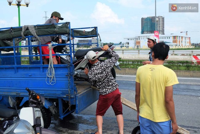 Người Hà Nội vẫn sống trong “ốc đảo” sau trận mưa kỷ lục - Ảnh 4.