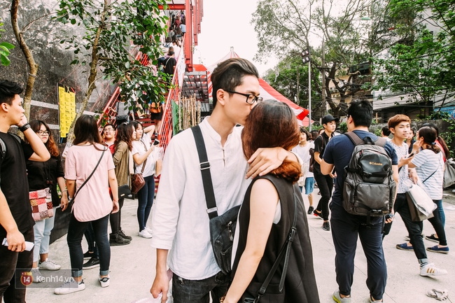Giới trẻ H&agrave; Nội đ&atilde; c&oacute; một ng&agrave;y quẩy si&ecirc;u vui ở hội chợ The New District - Ảnh 11.