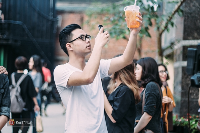 Giới trẻ H&agrave; Nội đ&atilde; c&oacute; một ng&agrave;y quẩy si&ecirc;u vui ở hội chợ The New District - Ảnh 18.