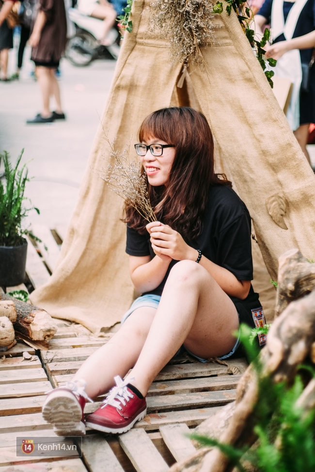 Giới trẻ H&agrave; Nội đ&atilde; c&oacute; một ng&agrave;y quẩy si&ecirc;u vui ở hội chợ The New District - Ảnh 17.