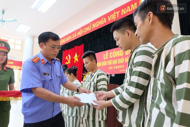 Ng&agrave;y trở về tr&agrave;n ngập hạnh ph&uacute;c của những người từng mang lầm lỗi - Ảnh 3.
