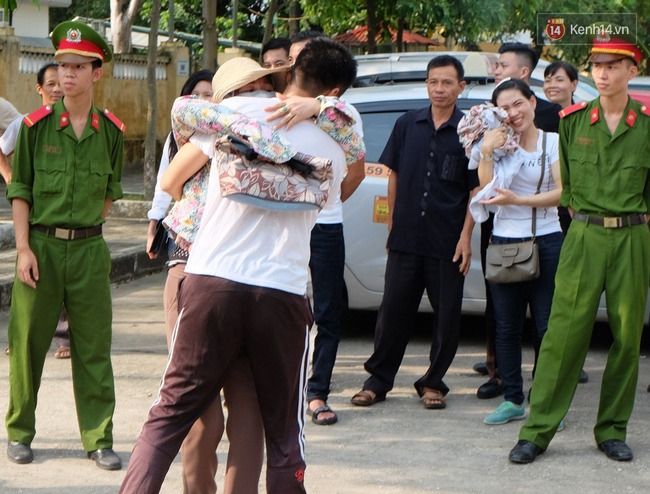 Ngày trở về tràn ngập hạnh phúc của những người từng mang lầm lỗi - Ảnh 8.