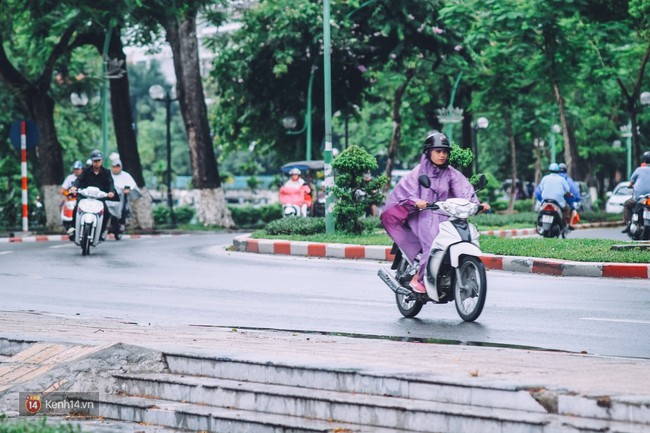Ơn giời H&agrave; Nội mưa v&agrave; m&aacute;t rồi! ch&iacute;nh l&agrave; t&acirc;m trạng của người d&acirc;n H&agrave; Nội h&ocirc;m nay! - Ảnh 2.
