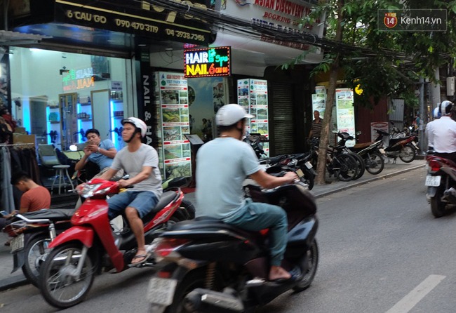 Phố Cầu Gỗ - biển cấm đi ngược chiều lù lù nhưng toàn bị người tham gia giao thông lờ tịt - Ảnh 8.