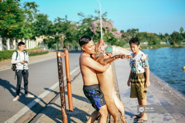 Cấm thì mặc cấm, người Hà Nội vẫn hớn hở vẫy vùng giữa bãi tắm hồ Tây để giải nhiệt - Ảnh 9.