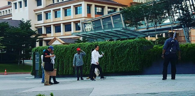 Một trong những tỷ ph&uacute; gi&agrave;u c&oacute; nhất Malaysia bị bắt gặp l&agrave;m một chuyện kh&ocirc;ng ngờ - Ảnh 1.