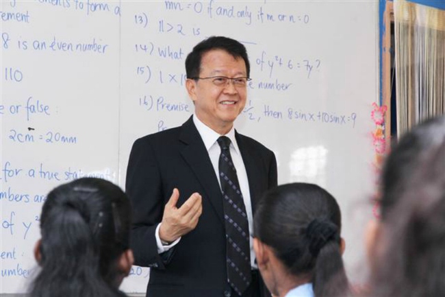 Một trong những tỷ ph&uacute; gi&agrave;u c&oacute; nhất Malaysia bị bắt gặp l&agrave;m một chuyện kh&ocirc;ng ngờ - Ảnh 3.