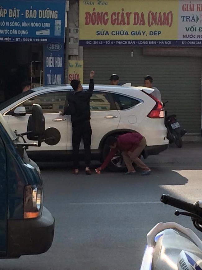 Xế sang bóc tha thu sau trận thua đau của ĐT Việt Nam - Ảnh 3.