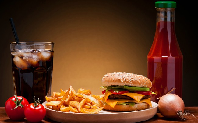 T&aacute;c hại khủng khiếp chưa bao giờ được biết đến khi ăn fastfood - Ảnh 2.