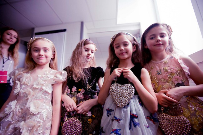 Haute Couture m&ugrave;a n&agrave;y l&agrave; một bữa tiệc thị gi&aacute;c cho đ&ocirc;i mắt của bạn - Ảnh 23.