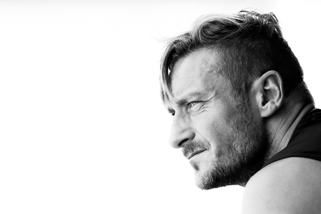 Ở tuổi 40, cả thế giới vẫn phải ngước nhìn Hoàng tử Francesco Totti - Ảnh 5.