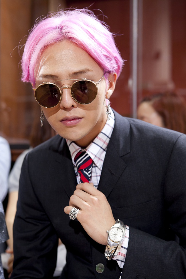 Xanh lá mạ? Không sao, G-Dragon vẫn cân được tất! - Ảnh 8.