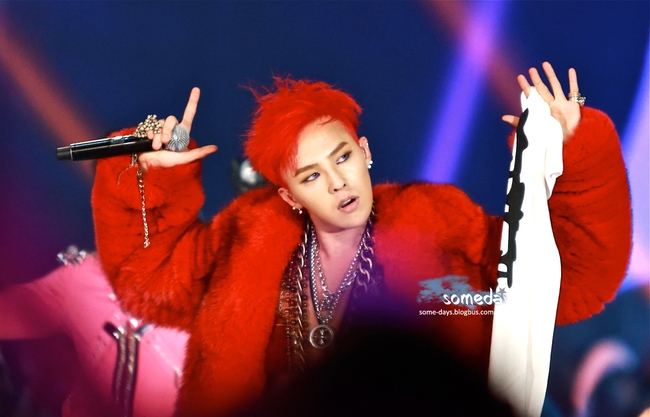 Xanh lá mạ? Không sao, G-Dragon vẫn cân được tất! - Ảnh 10. Xanh lá mạ? Không sao, G-Dragon vẫn cân được tất! - Ảnh 10.