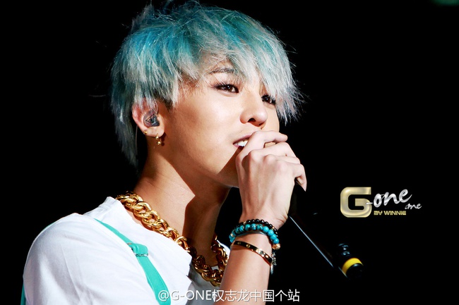 Xanh lá mạ? Không sao, G-Dragon vẫn cân được tất! - Ảnh 11. Xanh lá mạ? Không sao, G-Dragon vẫn cân được tất! - Ảnh 11.