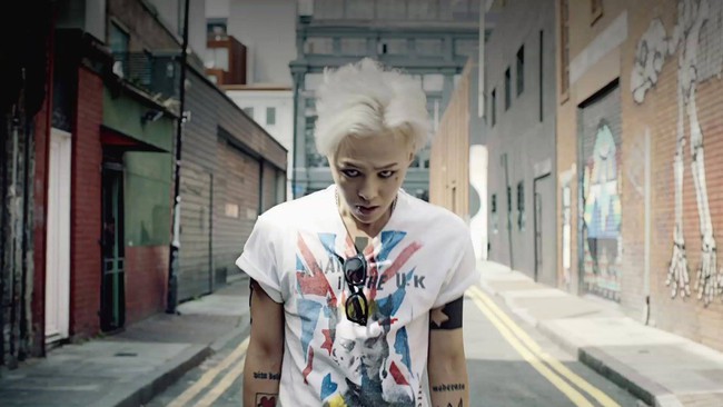 Xanh lá mạ? Không sao, G-Dragon vẫn cân được tất! - Ảnh 12.