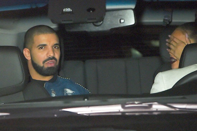Sau 7 năm chỉ bị xem là bạn, Drake đã tỏ tình với Rihanna trước mặt cả thế giới - Ảnh 21.