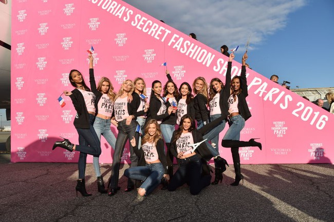 Những điều cực hay ho mà bạn chẳng bao giờ biết trên chuyến bay dự Victoria’s Secret Fashion Show của dàn thiên thần - Ảnh 4.