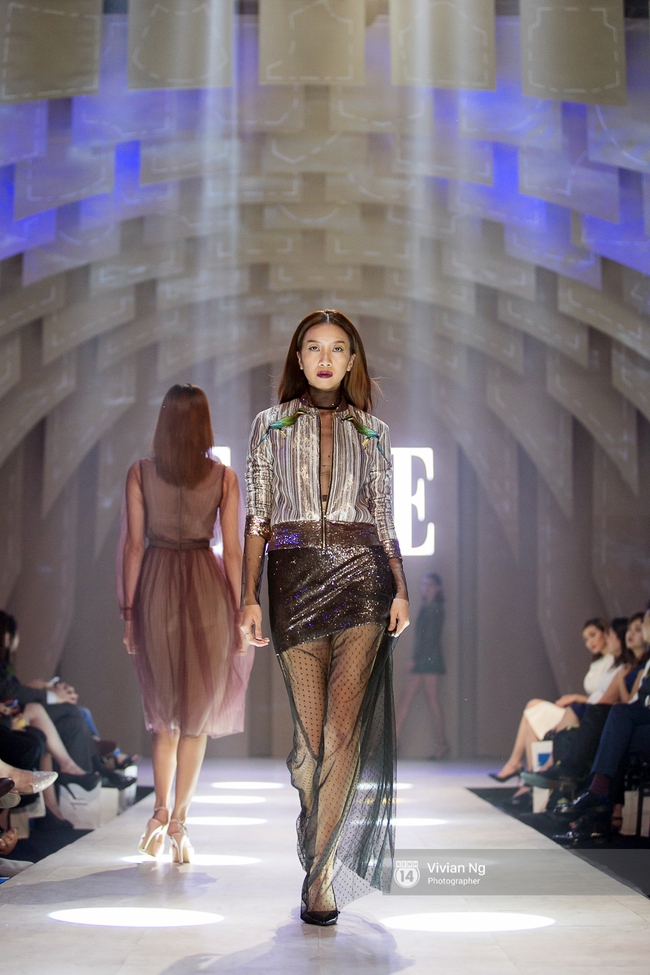 Phải nhập viện vào phút chót, Mai Ngô vẫn không bỏ lỡ cơ hội đọ trình catwalk với Phí Phương Anh trong Elle Fashion Show - Ảnh 14.