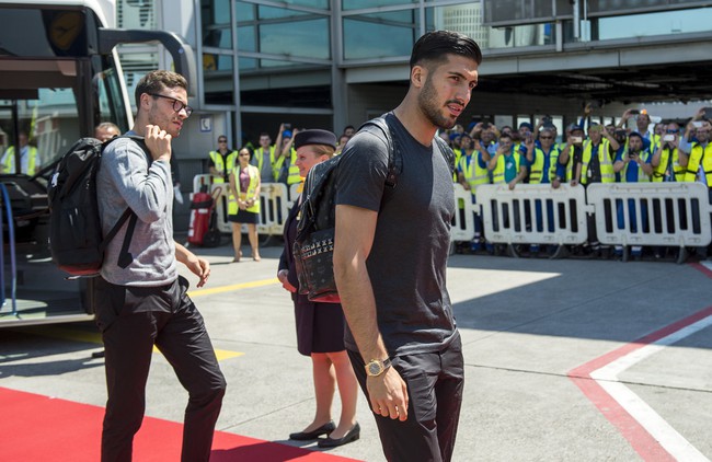 Dàn trai đẹp của đội tuyển Đức thu hút ở sân bay Chambery - Ảnh 8.
