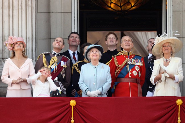 Đảm bảo bạn không biết: Vì sao Nữ hoàng Anh Elizabeth II có tới 2 ngày sinh nhật? - Ảnh 3.