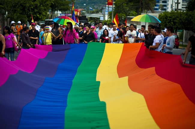 Từ vụ xả súng hộp đêm Pulse: Sự kì thị người đồng tính vẫn bủa vây, cả bên trong và bên ngoài nước Mỹ - Ảnh 5.