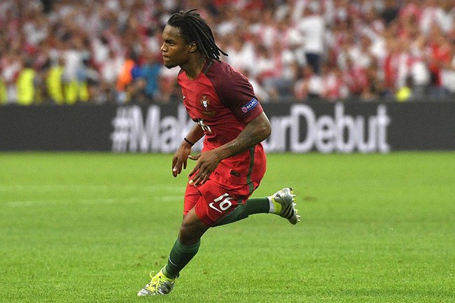 Sao trẻ l&agrave;m lu mờ Ronaldo ở Euro 2016 bị nghi gian lận tuổi - Ảnh 2.