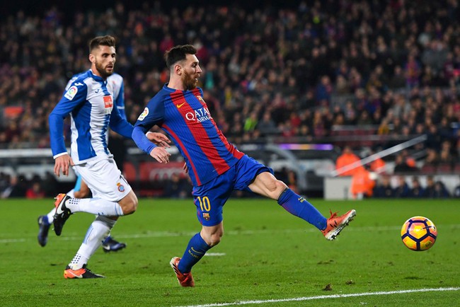 Messi bùng nổ, Barca nhấn chìm Espanyol trong trận derby xứ Catalan - Ảnh 10.