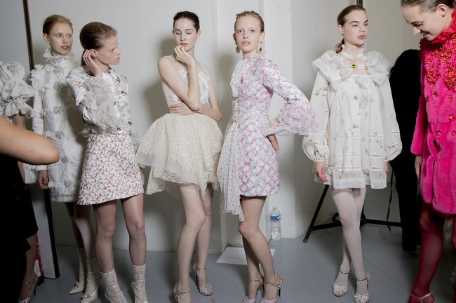 Haute Couture m&ugrave;a n&agrave;y l&agrave; một bữa tiệc thị gi&aacute;c cho đ&ocirc;i mắt của bạn - Ảnh 34.