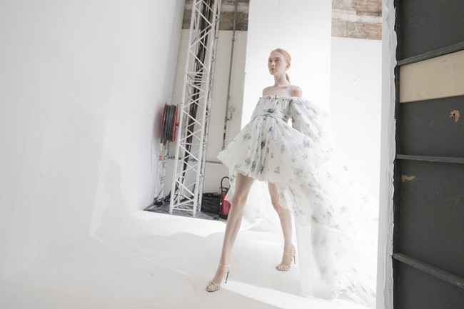 Haute Couture m&ugrave;a n&agrave;y l&agrave; một bữa tiệc thị gi&aacute;c cho đ&ocirc;i mắt của bạn - Ảnh 31.