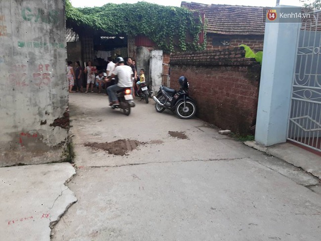 H&agrave; Nội: Ghen tu&ocirc;ng, chồng cầm dao về nh&agrave; mẹ vợ truy s&aacute;t vợ - Ảnh 2.