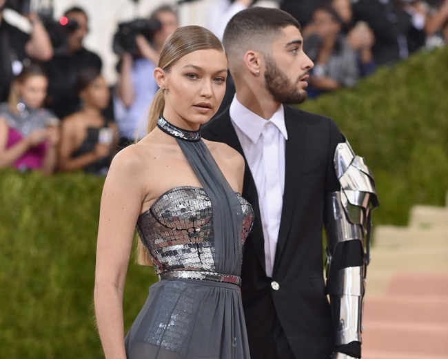 Gigi Hadid ghen tuông vì sợ bị Taylor Swift giật bồ? - Ảnh 1.