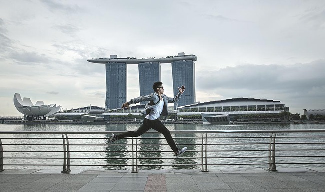 Trọng Hiếu chạy khắp Singapore để tìm người yêu trong MV mới - Ảnh 10.