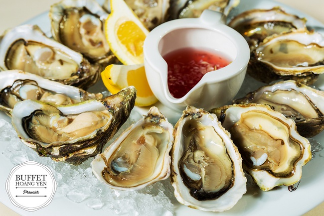 Kh&aacute;m ph&aacute; si&ecirc;u khuyến m&atilde;i &ldquo;Đi 4 tặng 1&rdquo; tại Ho&agrave;ng Yến Buffet Premier - Ảnh 2.