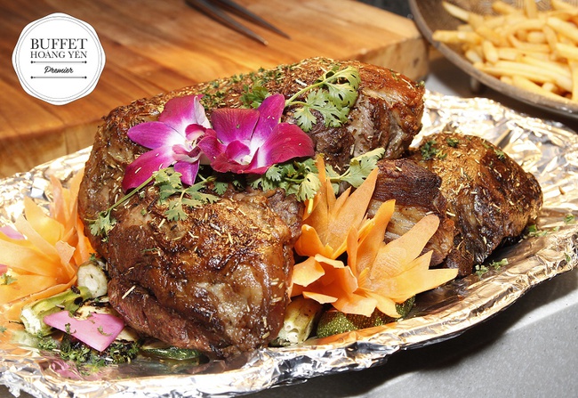 Kh&aacute;m ph&aacute; si&ecirc;u khuyến m&atilde;i &ldquo;Đi 4 tặng 1&rdquo; tại Ho&agrave;ng Yến Buffet Premier - Ảnh 4.