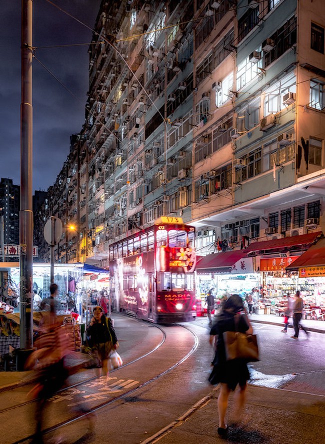 Ngắm nh&igrave;n vẻ huy&ecirc;n n&aacute;o ở khu phố cổ Hồng K&ocirc;ng khi đ&ecirc;m về - Ảnh 9.