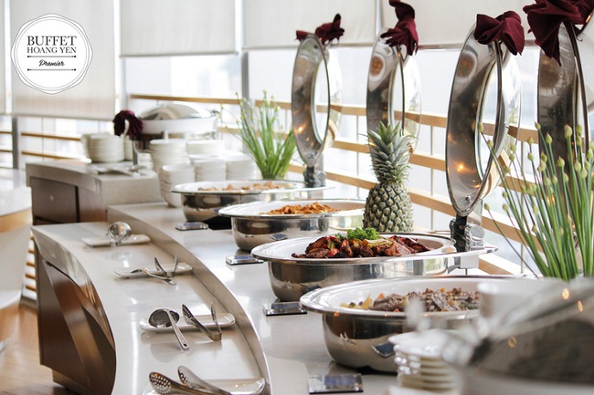 Kh&aacute;m ph&aacute; si&ecirc;u khuyến m&atilde;i &ldquo;Đi 4 tặng 1&rdquo; tại Ho&agrave;ng Yến Buffet Premier - Ảnh 6.